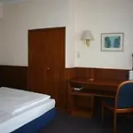 Niederrad Hotel apartamentowy 3*