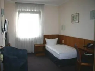 Niederrad 3*